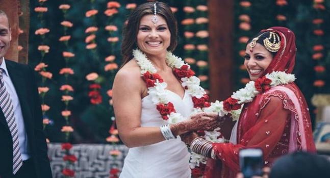Viral Pictures Indo Us Lesbian Couple Is Adorable News Nation